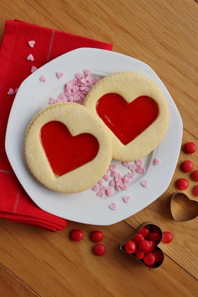 Formas Corazón Hechas Casa Galletas Con Mermelada Fresas Plato Una —  Fotos de Stock