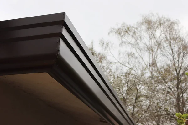 Detail Home Roof Dark Brown Metal Rain Gutter — Stock Photo, Image