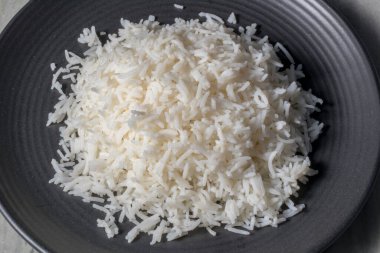 Siyah seramik tabakta Basmati Rice.