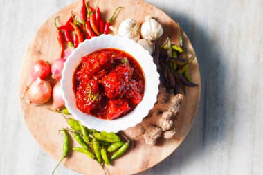 Lezzetli mançuryalı tavuk servis etmeye hazır..