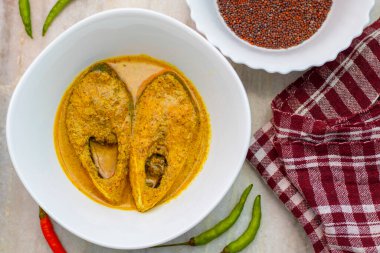 Meşhur Bengali Dish Hilsa / Haşhaş ve hardal tohumu tarifli balık.