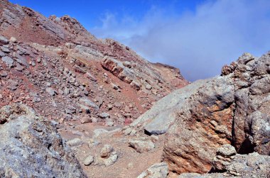 Dağlardaki güzel granit kayalar