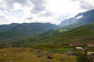 Yazın güzel dağ manzarası