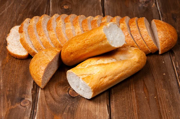 Chléb Nasekanými Plátky Otrub Krájenými Bochníky Dřevěném Podkladu Výrobky Mouky — Stock fotografie