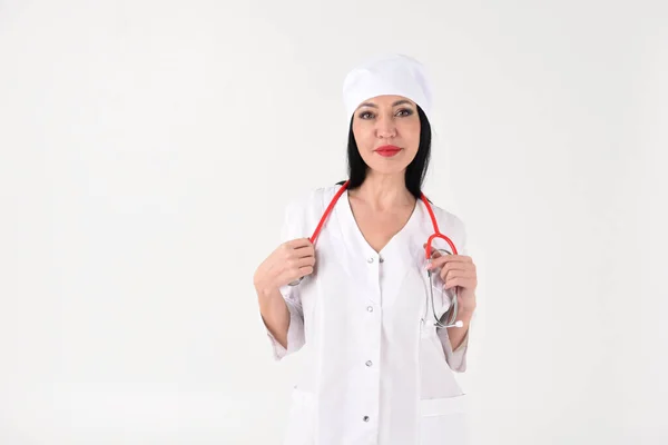 Une Thérapeute Avec Stéthoscope Clinique Sur Fond Blanc — Photo