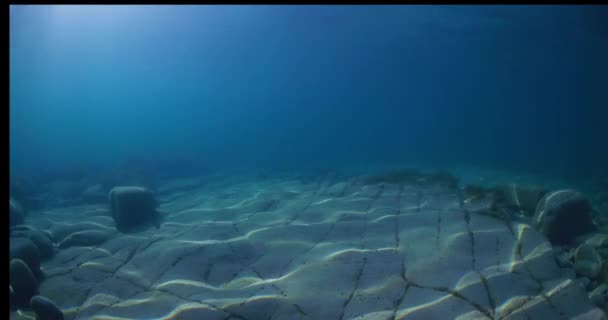 Diepe Onderwater Oceaan Met Bodem Zonnestralen Blauw Water — Stockvideo