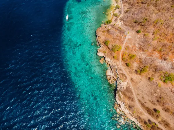 Τροπικός Ωκεανός Ύφαλος Και Νησί Menjangan Στο Μπαλί Αεροφωτογραφία — Φωτογραφία Αρχείου