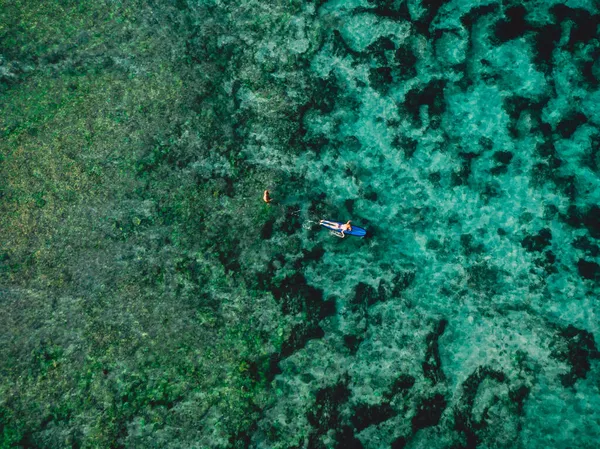 Vue Aérienne Avec Surfeur Pagaie Sur Longboard Dans Océan Vue — Photo