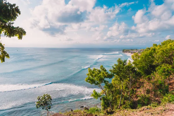 Grandes Olas Océano Azul Olas Perfectas Para Surf Costa —  Fotos de Stock