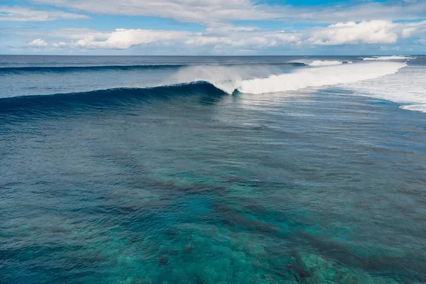 Modré Vlny Průhledném Oceánu Letecký Pohled Surfování Vln — Stock fotografie