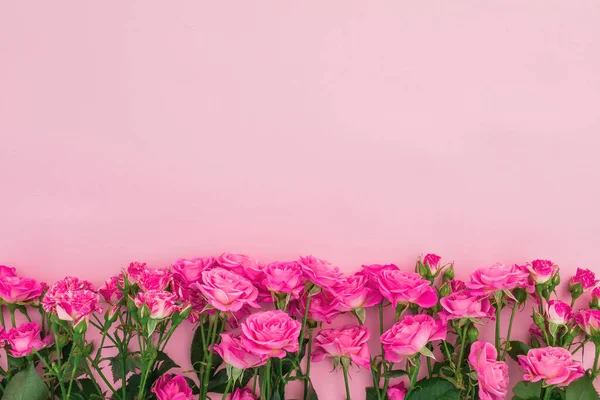 День Святого Валентина Композиция Цветочной Рамкой Розовыми Цветами Роз Розовом — стоковое фото