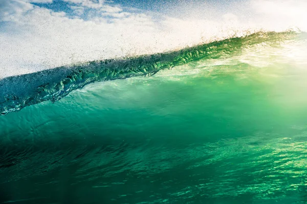 Surfařská Vlna Atlantském Oceánu Sluncem Skleněná Tyrkysová Vlna Slunečný Den — Stock fotografie