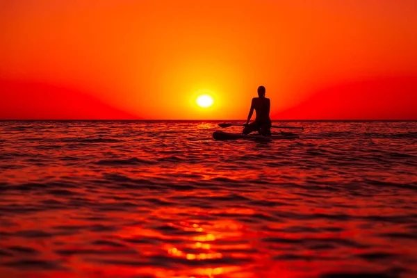 Juli 2021 Anapa Ryssland Silhuett Kvinna Koppla Stå Upp Paddla — Stockfoto