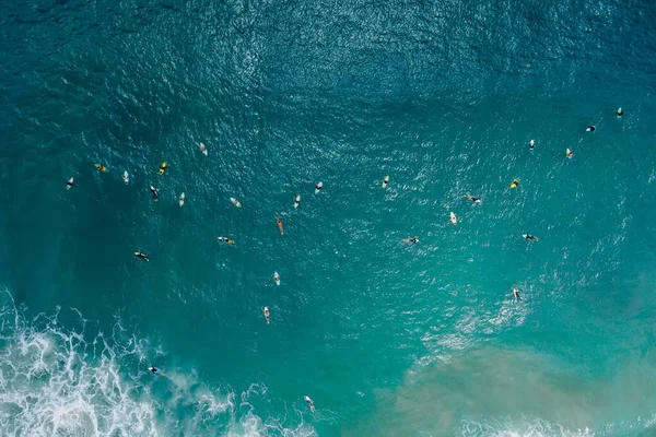 Surfaři Surfovacími Prkny Modrém Oceánu Čekající Vlny Letecký Pohled Brazílii — Stock fotografie
