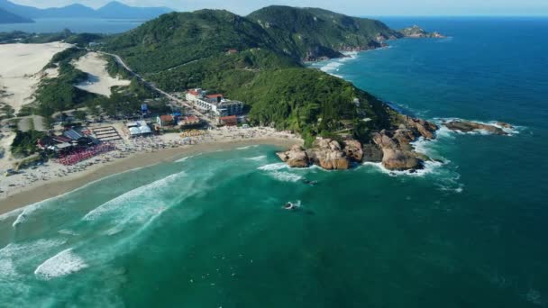 Plaża Krajobraz Joaquina Górami Skałami Oceanem Atlantyckim Falami Brazylii Widok — Wideo stockowe