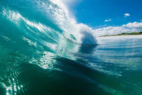 Detailní Pohled Obrovskou Tyrkysovou Vlnu Oceánu Barrel Wave Sunshine — Stock fotografie