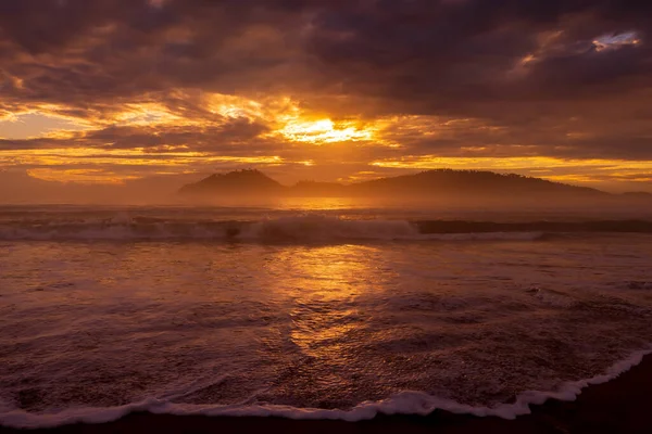 Sonnenaufgang Mit Wolken Und Silhouette Der Insel Campeche Florianopolis Brasilien — Stockfoto