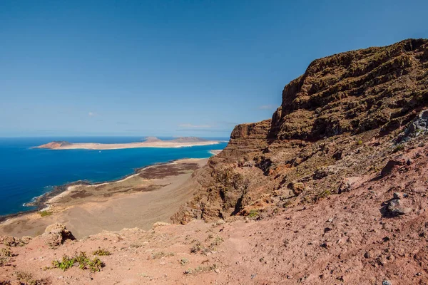 Προβολή Graciosa Από Lanzarote Πανόραμα Νησί Graciosa Και Τον Ωκεανό — Φωτογραφία Αρχείου