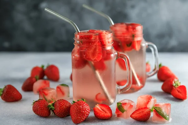 Fresa Refrescante Bebida Con Bayas Ninguna Bebida Azúcar Concepto Dieta —  Fotos de Stock