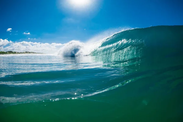 Ondas Surf Perfeitas Oceano Tropical Quebrando Onda Vítrea Com Céu — Fotografia de Stock