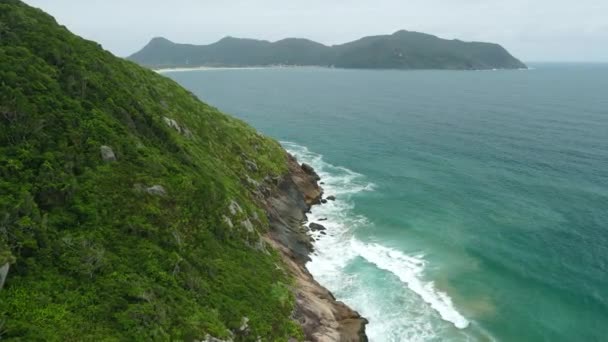 Costa Panorámica Con Montañas Rocas Océano Con Olas Brasil Vista — Vídeos de Stock