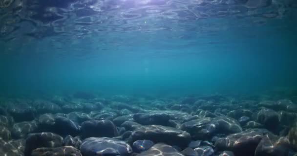 Underwater View Ocean Stones Bottom Waves Sunlight Blue Water — Stockvideo