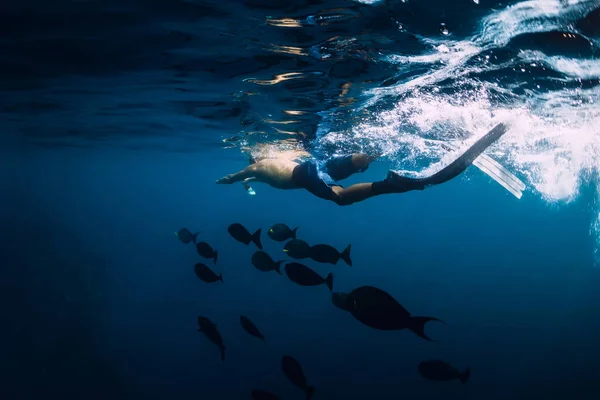 Freediver Swim School Fish Tropical Ocean —  Fotos de Stock