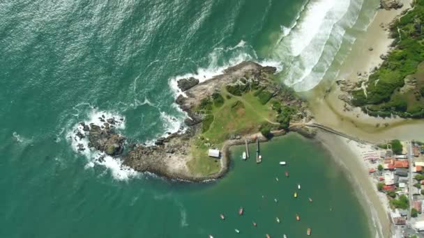 Coastline Rocky Island Beach Ocean Waves Brazil Aerial View Matadeiro — Stock video