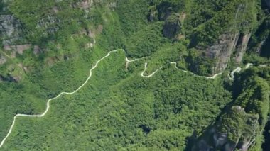 Brezilya, Santa Catarina 'daki Espraiado Kanyonu' ndaki Serpentine Yolu. Hava görünümü