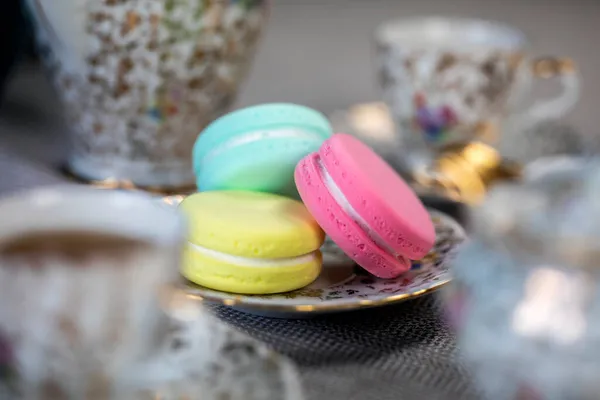 Table Traditionnelle Avec Tasse Thé Théière Macaron Coloré Belle Table — Photo