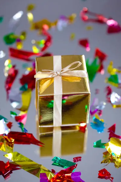 Золотая Подарочная Коробка Золотой Лентой Лук День Рождения Рождество День — стоковое фото