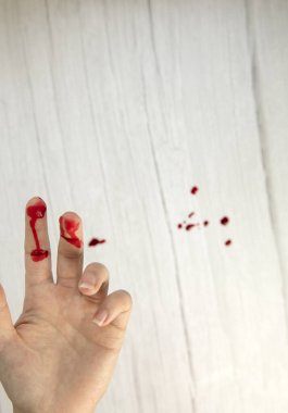 Kan ile el yaralanması, kan yarası üst görünüm, kopyalama alanı, tıbbi konsept metinler için boşluk gerektiriyor