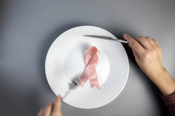 Pink Ribbon White Plate Knife Fork Breast Cancer Awareness Concept — Φωτογραφία Αρχείου