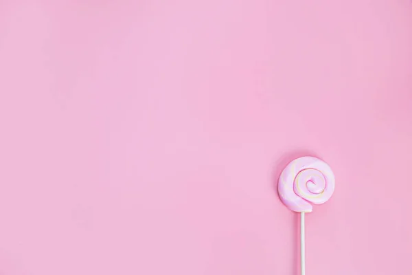 Colorida Piruleta Espiral Sobre Fondo Rosa Vista Superior Caramelos Duros — Foto de Stock