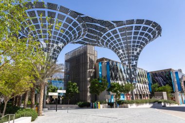 Dubai, BAE, 17.10.2021. Suni modern ağaç yapıları ve Jamaika Pavyonu ile 2020 Fuarı.