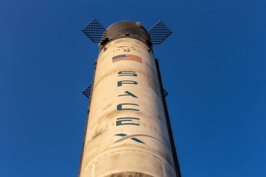 Dubai, BAE, 27.10.2021. Falcon 9 Space X, Dünya Fuarı 2020 Dubai 'de gösterilen iki aşamalı orta kaldırma aracı yeniden kullanılabilir..