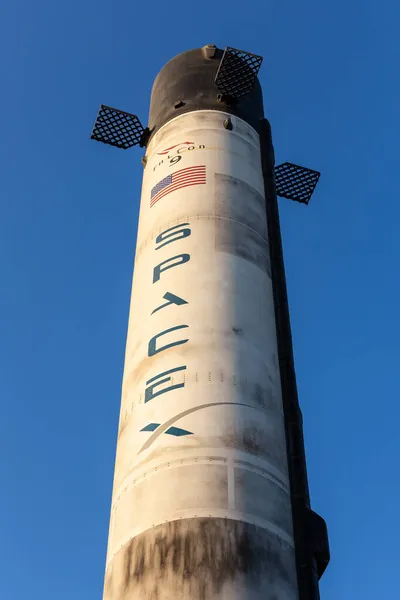 Dubai, BAE, 27.10.2021. Falcon 9 Space X, Dünya Fuarı 2020 Dubai 'de gösterilen iki aşamalı orta kaldırma aracı yeniden kullanılabilir..
