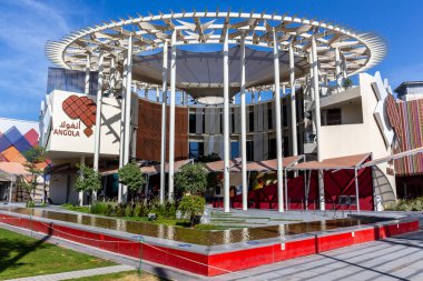 Dubai, BAE, 09.12.2021. Angola Pavyonu, 2020 Dubai Fuarı. Antik Sona geometrisinden esinlenilmiş bir bina..