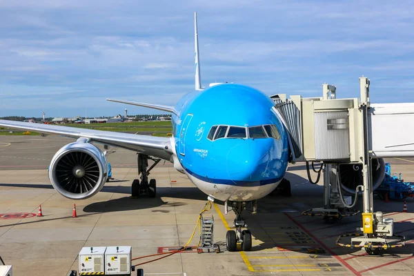 Amsterdam Netherlands Klm Airlines Boeing 777 Jet Aircraft Parked Gate — 图库照片