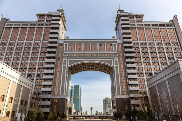 Nur Sultan Astana Kasachstan Monumentales Stadttor Gebäude Der Kazmunaygas Jcr — Stockfoto
