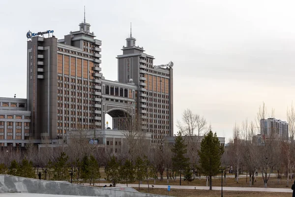 Nur Sultan Astana Kasachstan Monumentales Stadttor Gebäude Der Kazmunaygas Jcr — Stockfoto