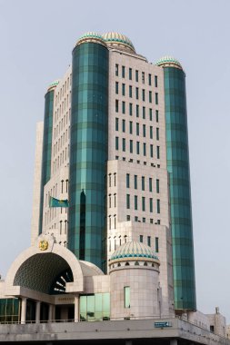 Nur Sultan (Astana), Kazakistan, 11.11.21. Kazakistan Cumhuriyeti Parlamentosu Senatosu, modern doğu hükümet binası..