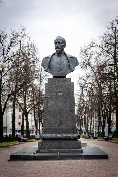 Minsk Vitryssland Monument Över Felix Dzerzjinskij Minsk Bronsbyst Bolsjevikisk Revolutionär — Stockfoto