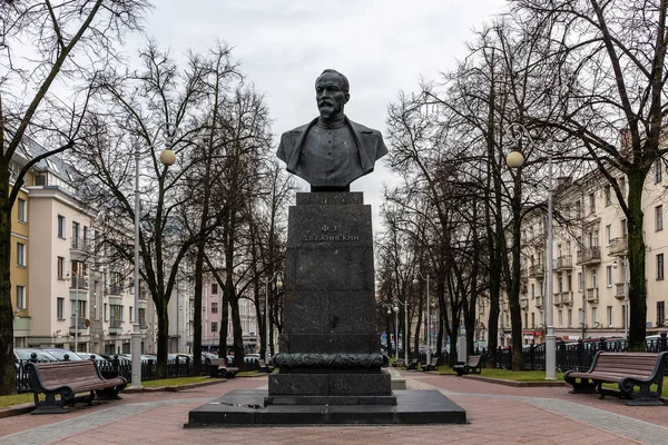 Minsk Vitryssland Monument Över Felix Dzerzjinskij Minsk Bronsbyst Bolsjevikisk Revolutionär — Stockfoto