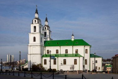 Minsk, Belarus, 04.11.21. Minsk 'teki Belarus Ortodoks Kilisesi' nin ana katedrali Kutsal Ruh 'un Çöküşü Katedrali..