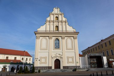 Minsk, Belarus, 04.11.21. Minsk 'teki Kutsal Ruh Ortodoks Kilisesi (eski Basilian Manastırı), Sovyetler Birliği tarafından yıkıldıktan sonra yeniden inşa edilen kiliseyi restore etti..