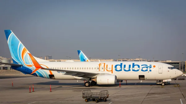 阿联酋 Flydubai低成本航空公司波音737 800 Ng起飞前停在迪拜国际机场Dxb停机坪上 — 图库照片