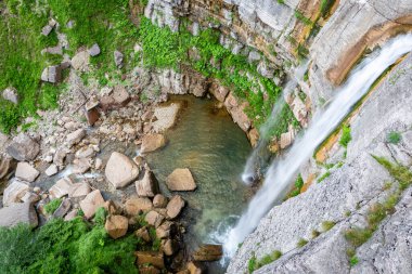 Okatse (Kinchkha) Şelale, Satsikvilo, Kutaisi, Gerogia nehir geçidinde üç adımlı şelale şelalesi.