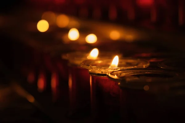 Lit candles in the church — Stock Photo, Image