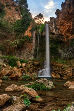 Güzel şelale manzarası